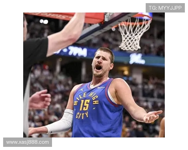 内线核心约基奇高位挡拆为穆雷制造空位更偏组织